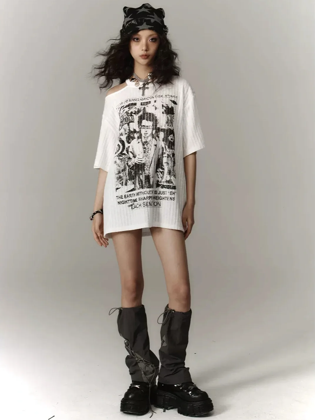 YUKAHOUSE | Graphic Shoulder Cutout Short-Sleeve Knit T-Shirt