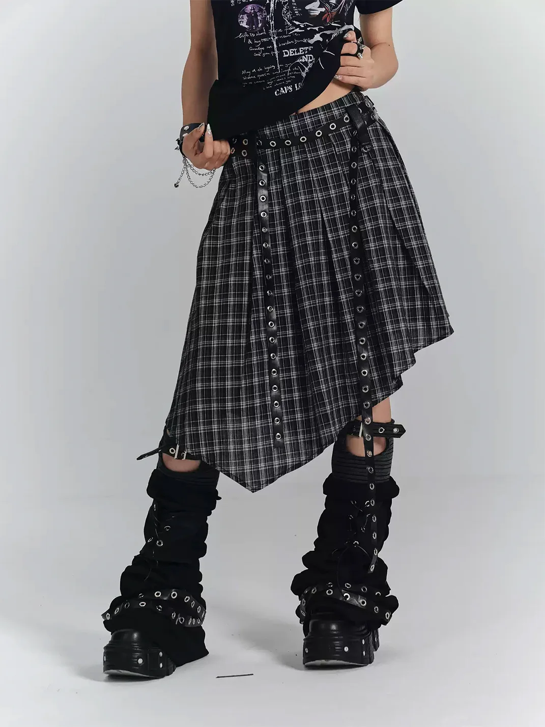 YUKAHOUSE | Asymmetric Plaid A-Line Skirt