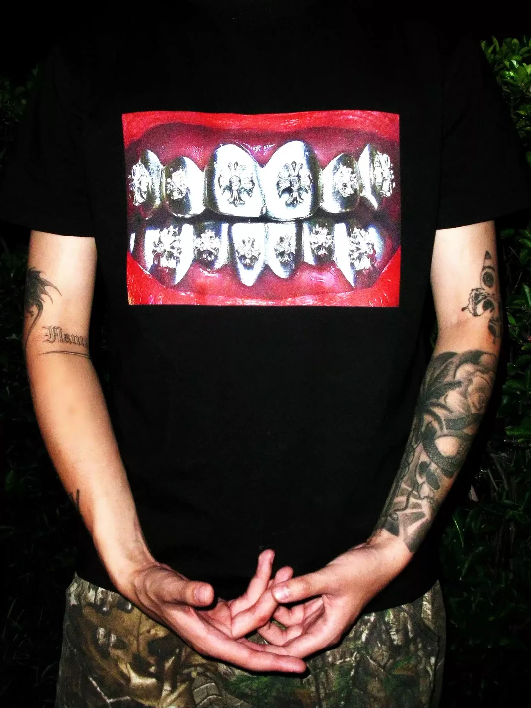 JADEGANG | Metallic Teeth Graphic Crewneck Short Sleeve T-Shirt