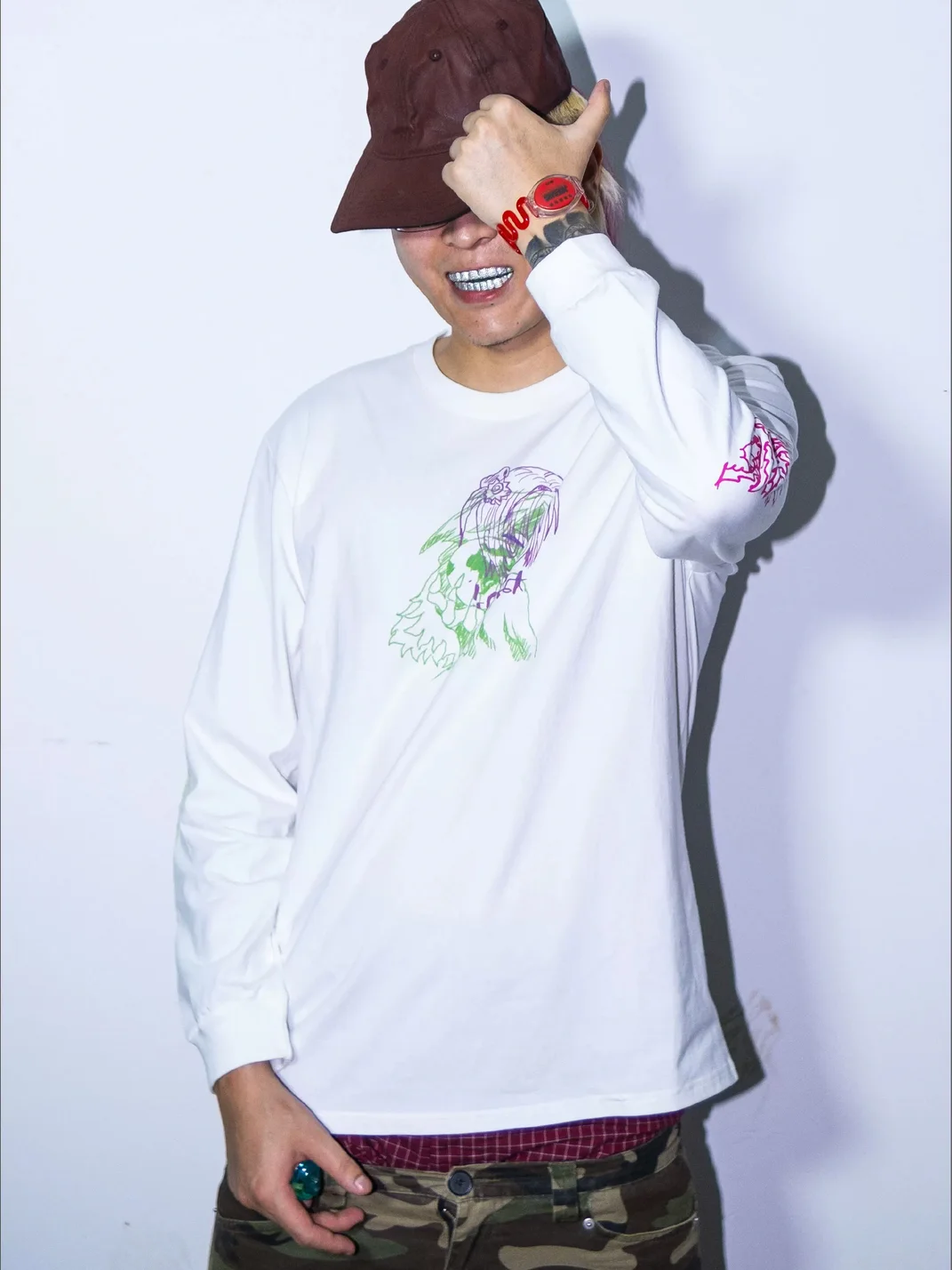 JADEGANG | White Graffiti Print Long Sleeve T-Shirt