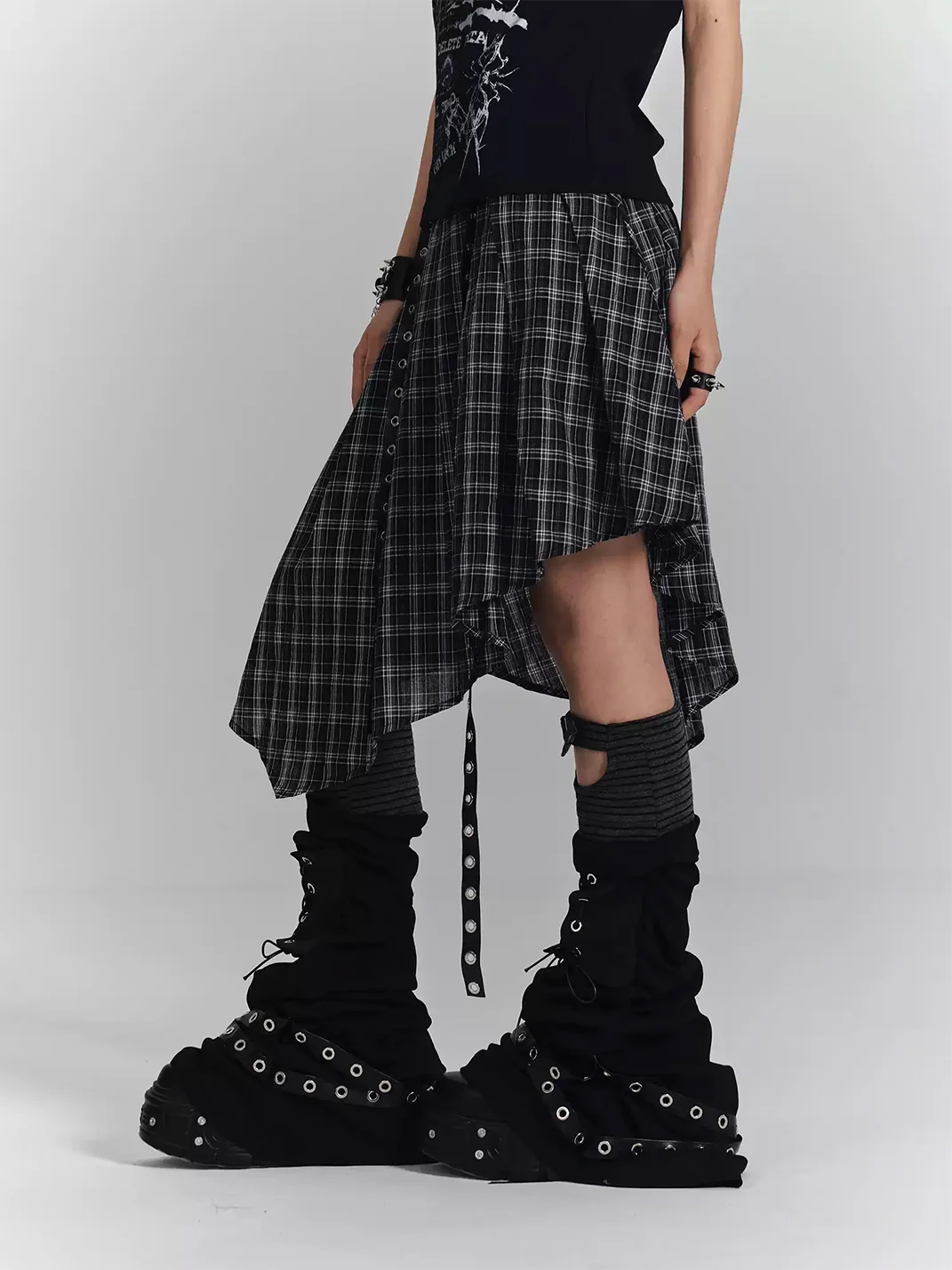 YUKAHOUSE | Asymmetric Plaid A-Line Skirt