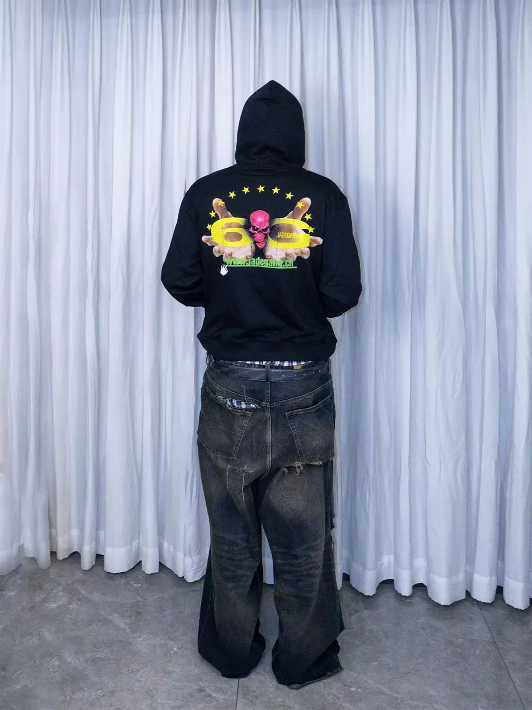 JADEGANG | Black Short Boxy Graphic Print Sweatshirt