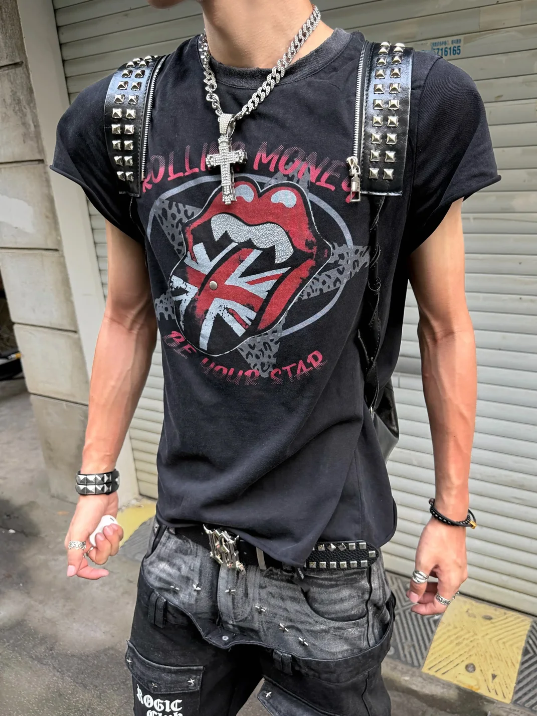 ROLLING MONEY | Washed Distressed Tongue Graphic Short-Sleeve T-Shirt