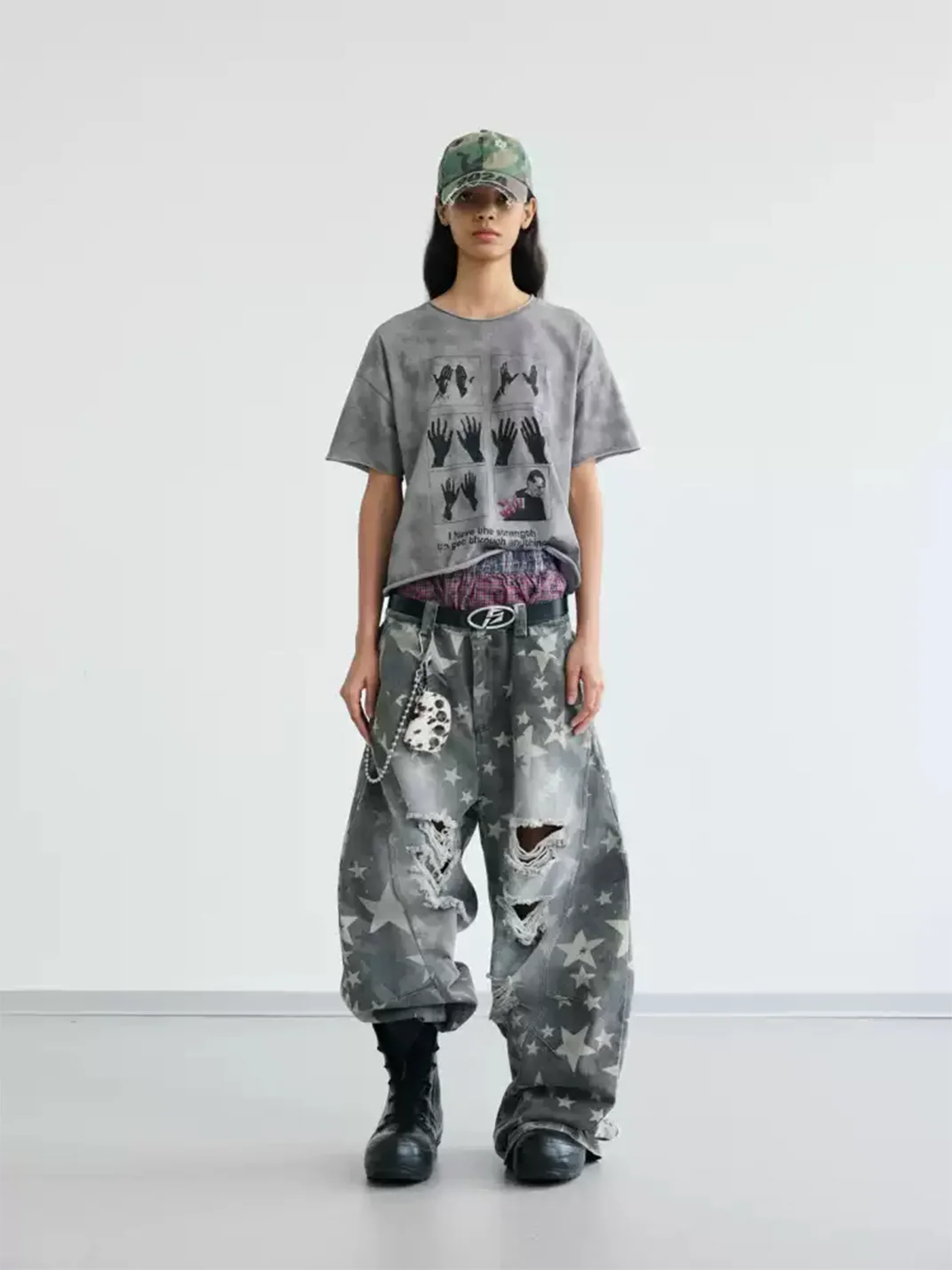 PEOPLESENSE | Star Pattern Distressed Curved Wide-Leg Pants