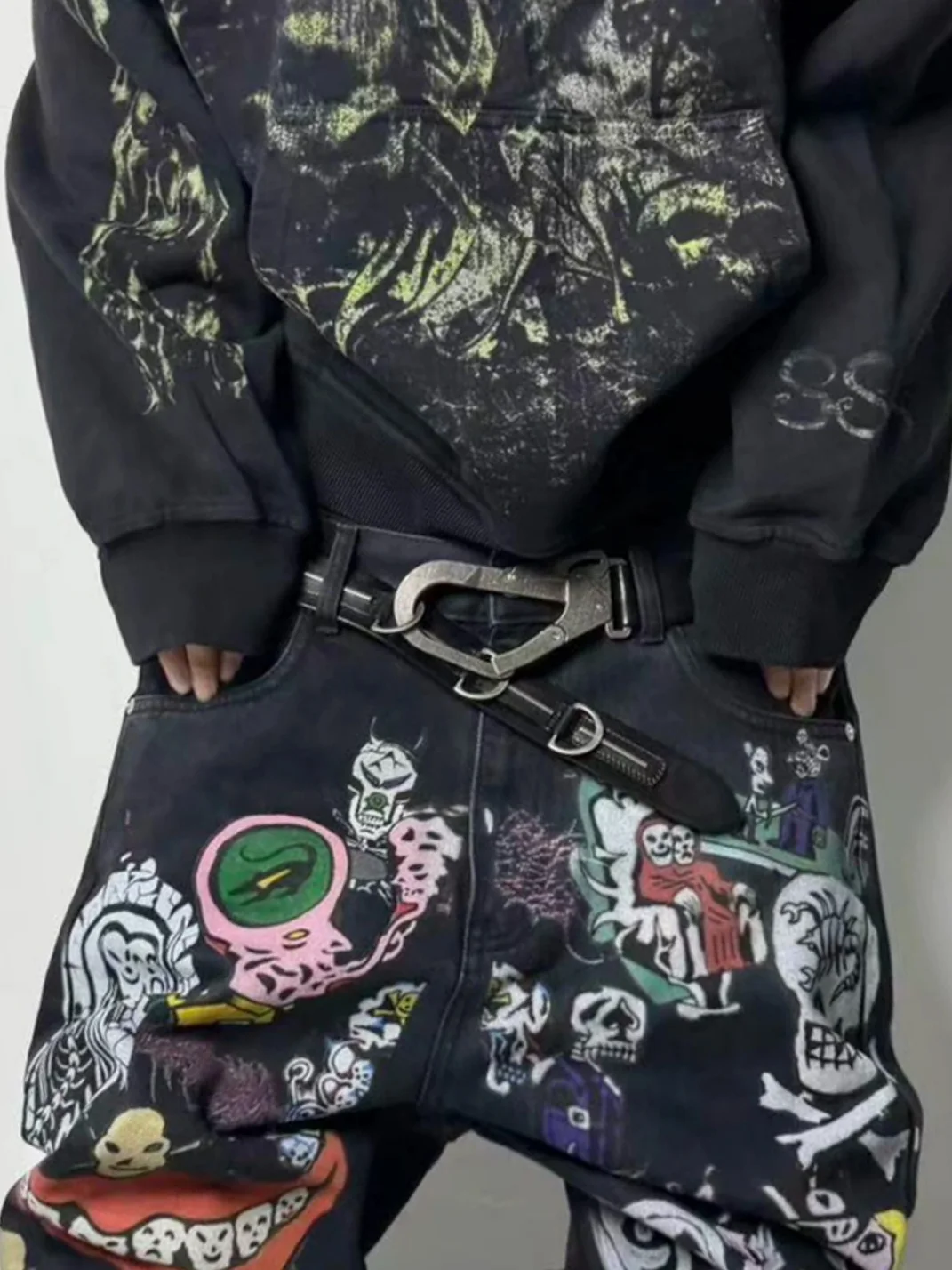 Cinder Vein | Top-Grain Leather D-Ring Belt With Carabiner Buckle