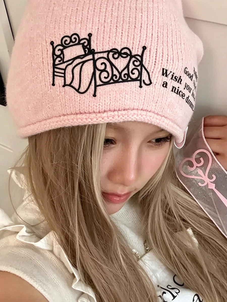 Wolf Grandmother | Loose-Fit Knit Beanie - 4