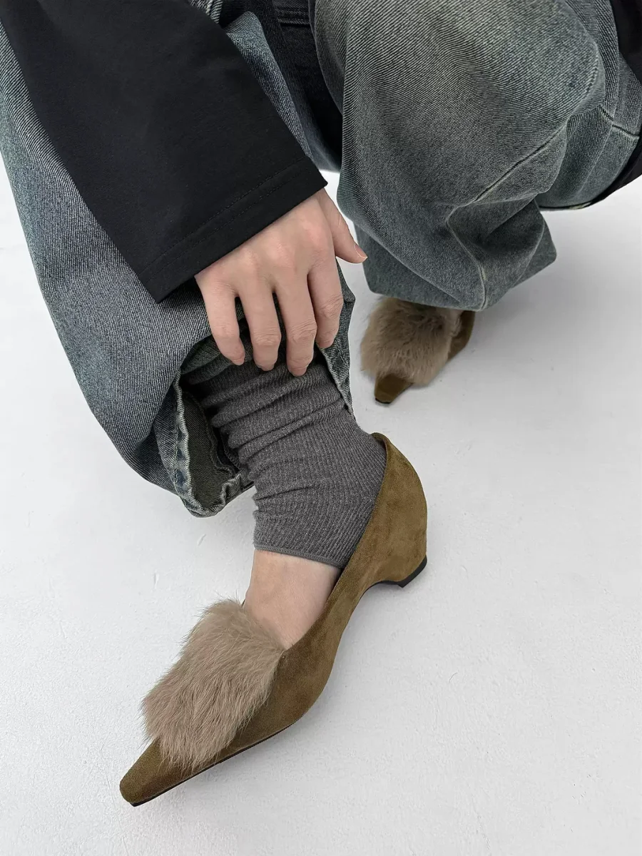 Abstract garden | Fur-Trimmed Suede Concealed Wedge Shoes - 4