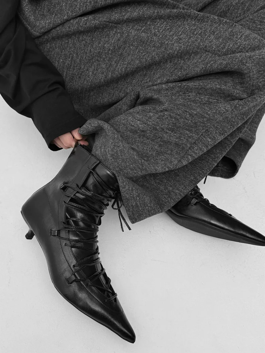 Abstract garden | Pointed-Toe Lace-Up Ankle Boots With Rear Zippers - 3