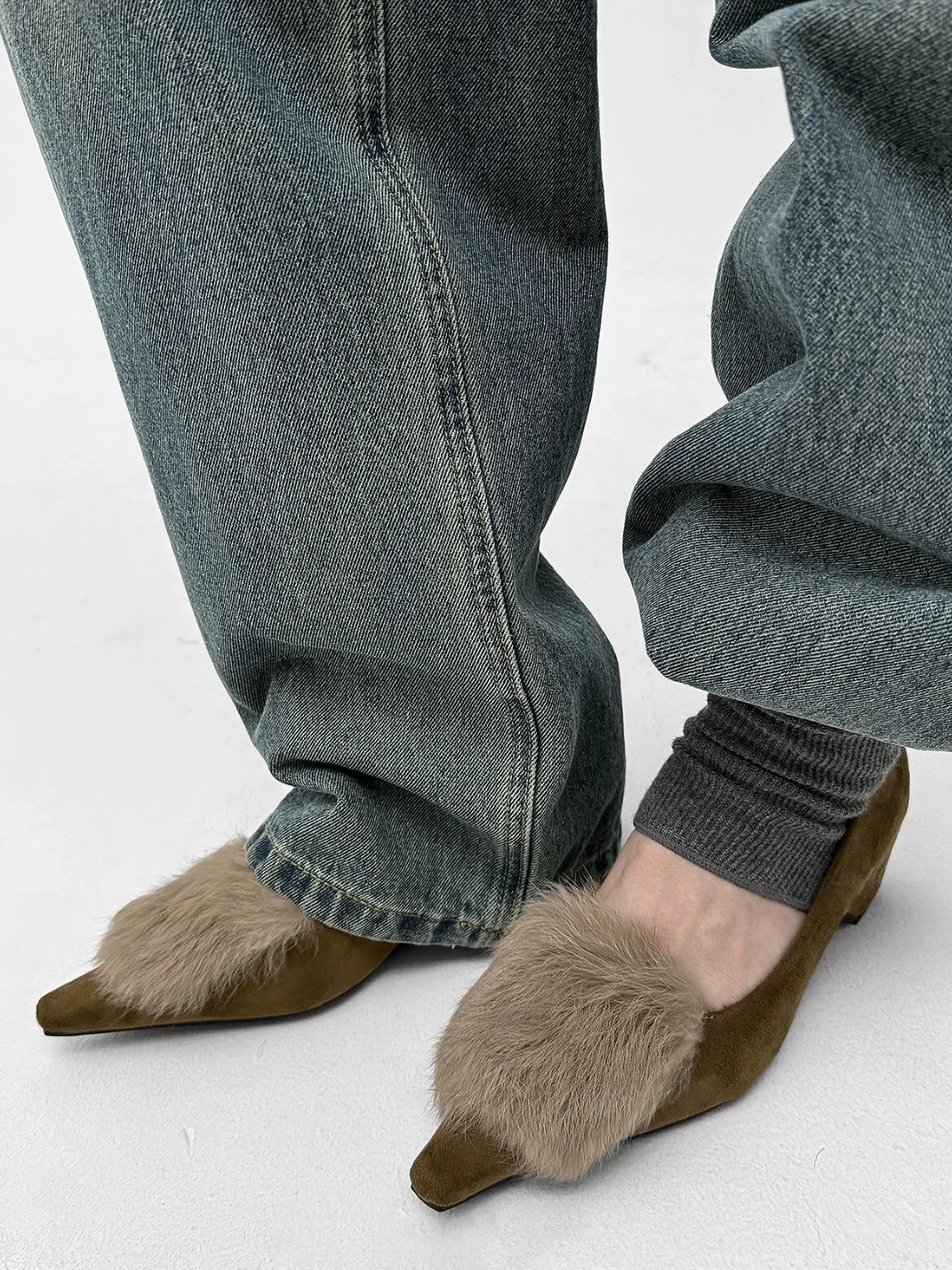 Abstract garden | Fur-Trimmed Suede Concealed Wedge Shoes