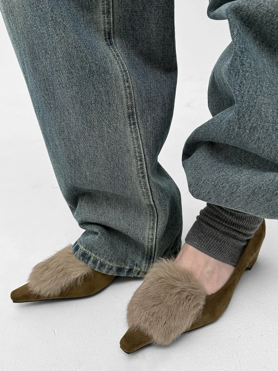 Abstract garden | Fur-Trimmed Suede Concealed Wedge Shoes - 2