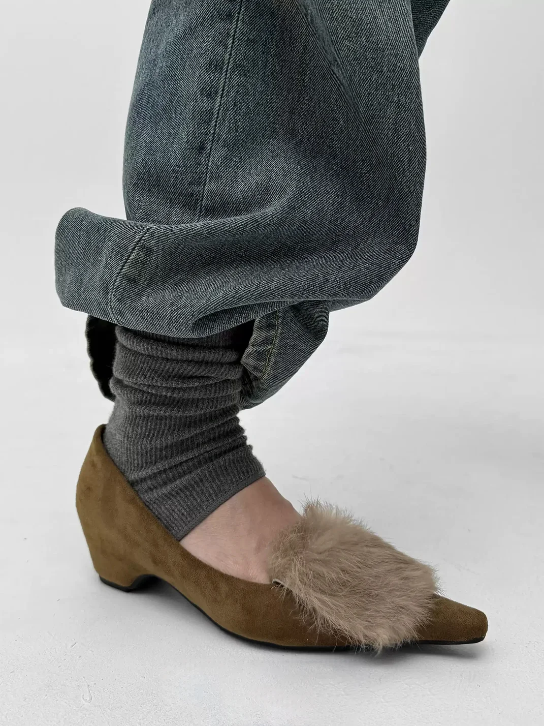 Abstract garden | Fur-Trimmed Suede Concealed Wedge Shoes
