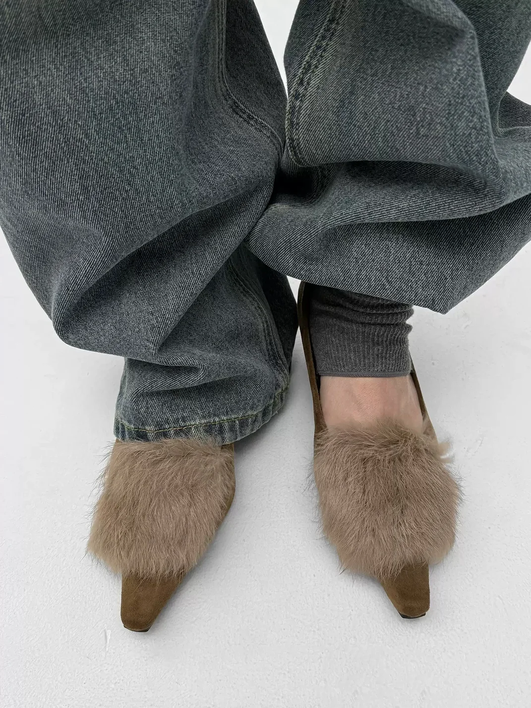 Abstract garden | Fur-Trimmed Suede Concealed Wedge Shoes