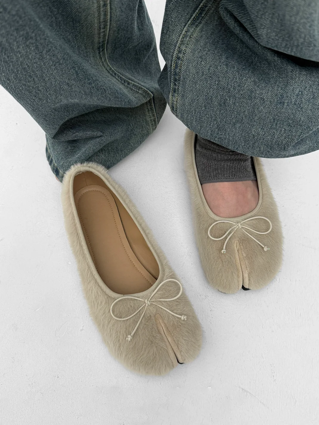Abstract garden | Split-Toe Plush Flats