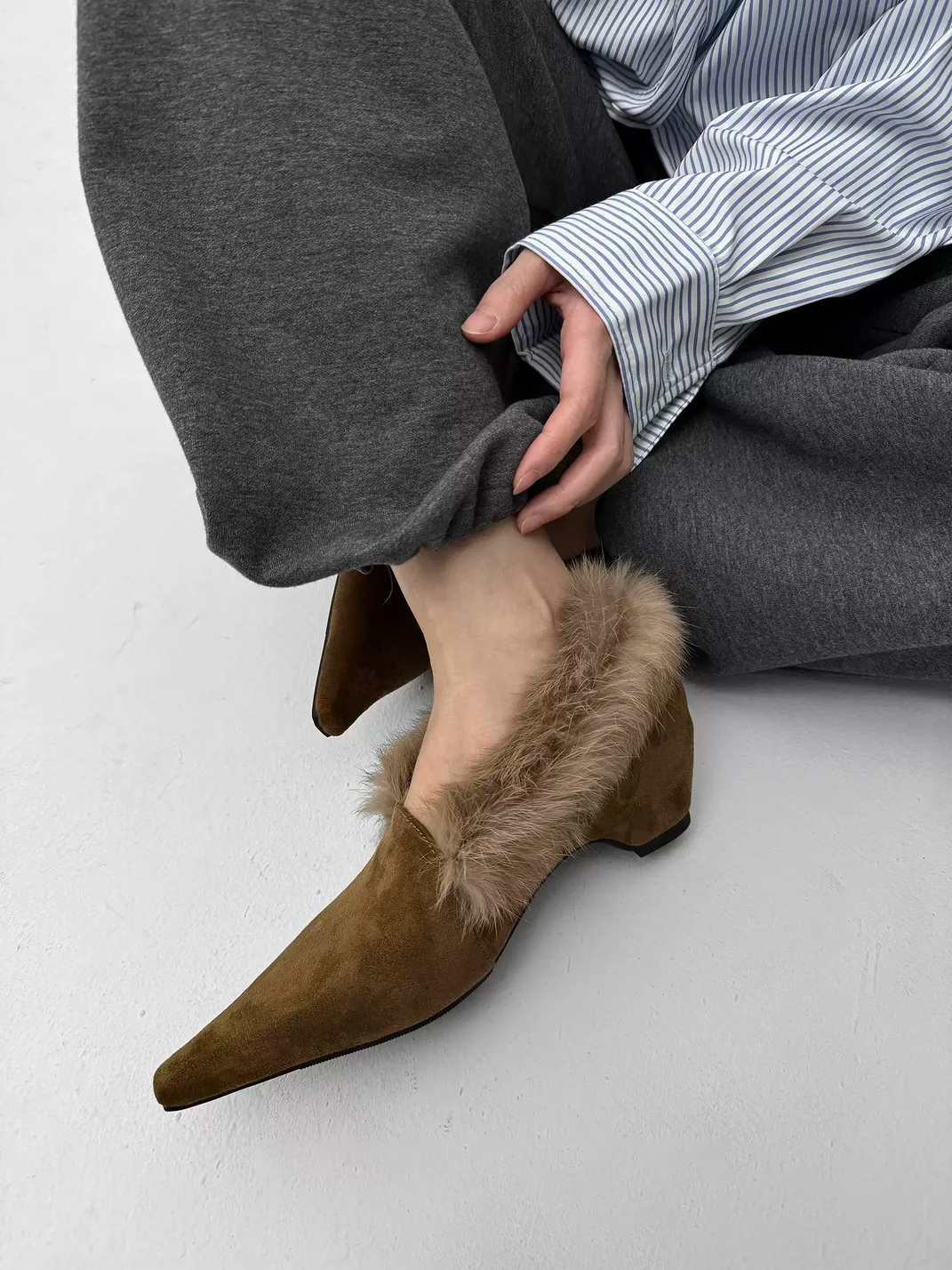 Abstract garden | Pointed Toe Fur Trim Hidden Heel Shoes