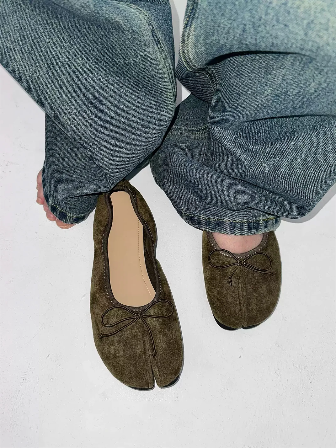 Abstract garden | Suede Split-Toe Bow Flats