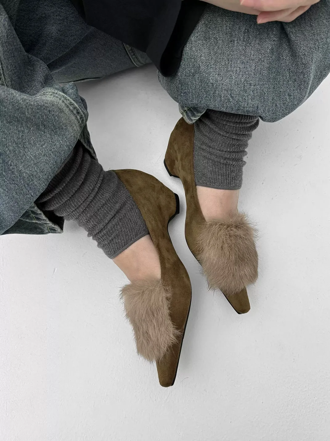 Abstract garden | Fur-Trimmed Suede Concealed Wedge Shoes