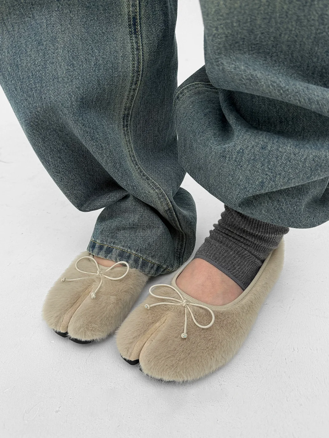 Abstract garden | Split-Toe Plush Flats