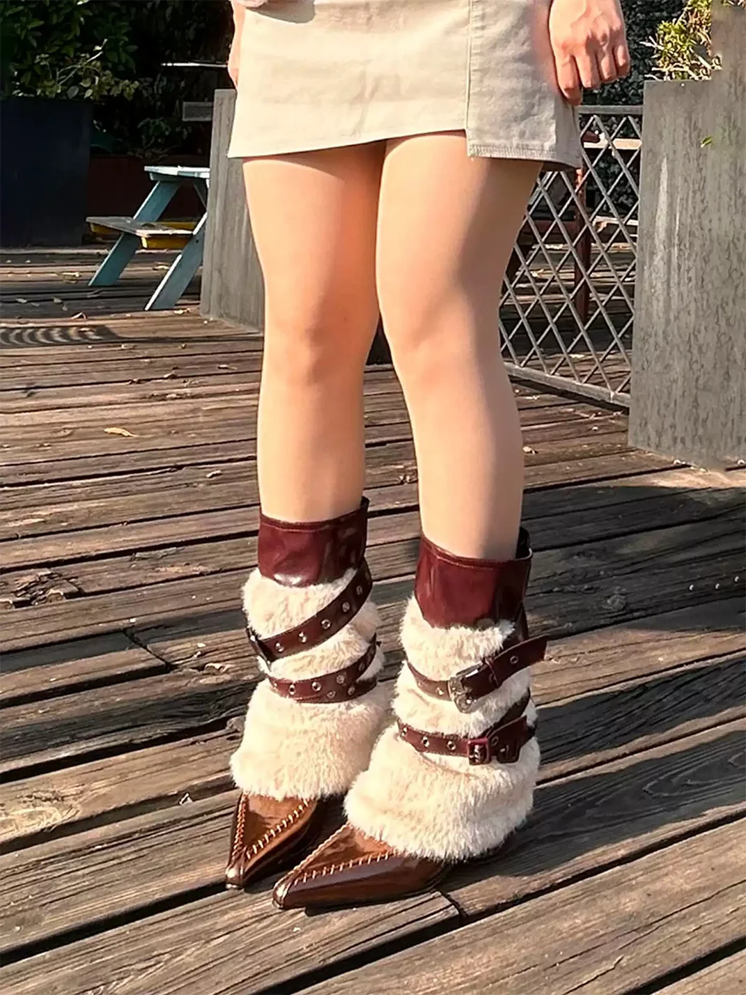 HGDZNXSJ | Pointed-Toe Buckle Boots With Detachable Plush Covers