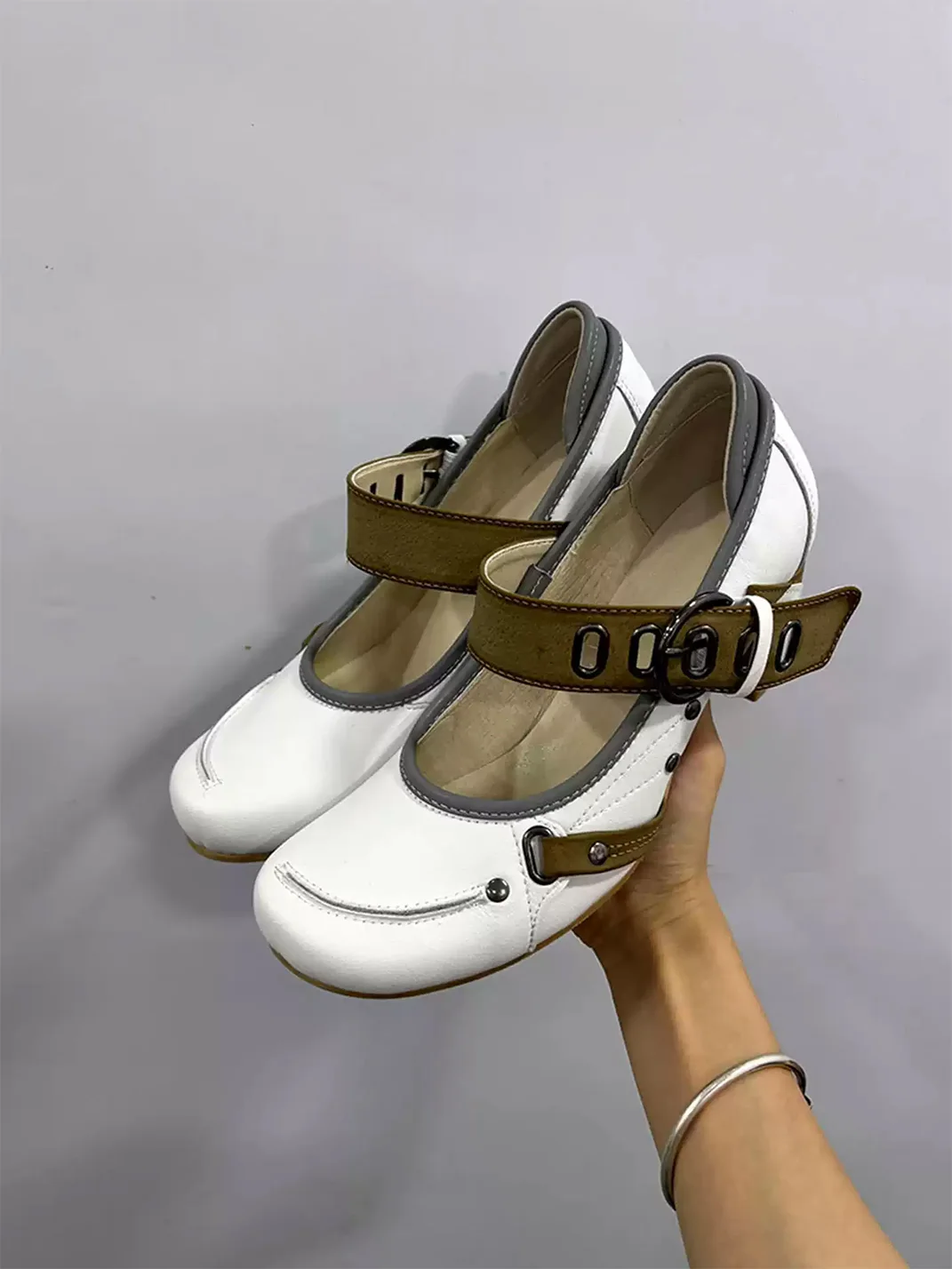 HGDZNXSJ | Round-Toe Embroidered Metal Buckle Block Heel Shoes