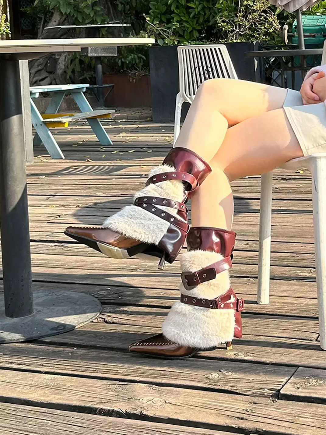 HGDZNXSJ | Pointed-Toe Buckle Boots With Detachable Plush Covers