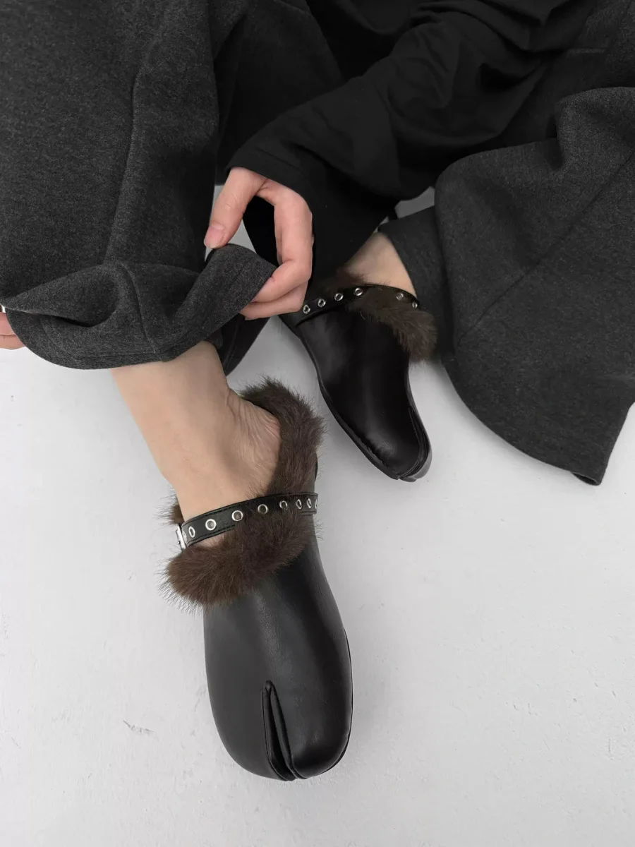 Abstract garden | Split-Toe Buckle Strap Plush Trim Mules - 2