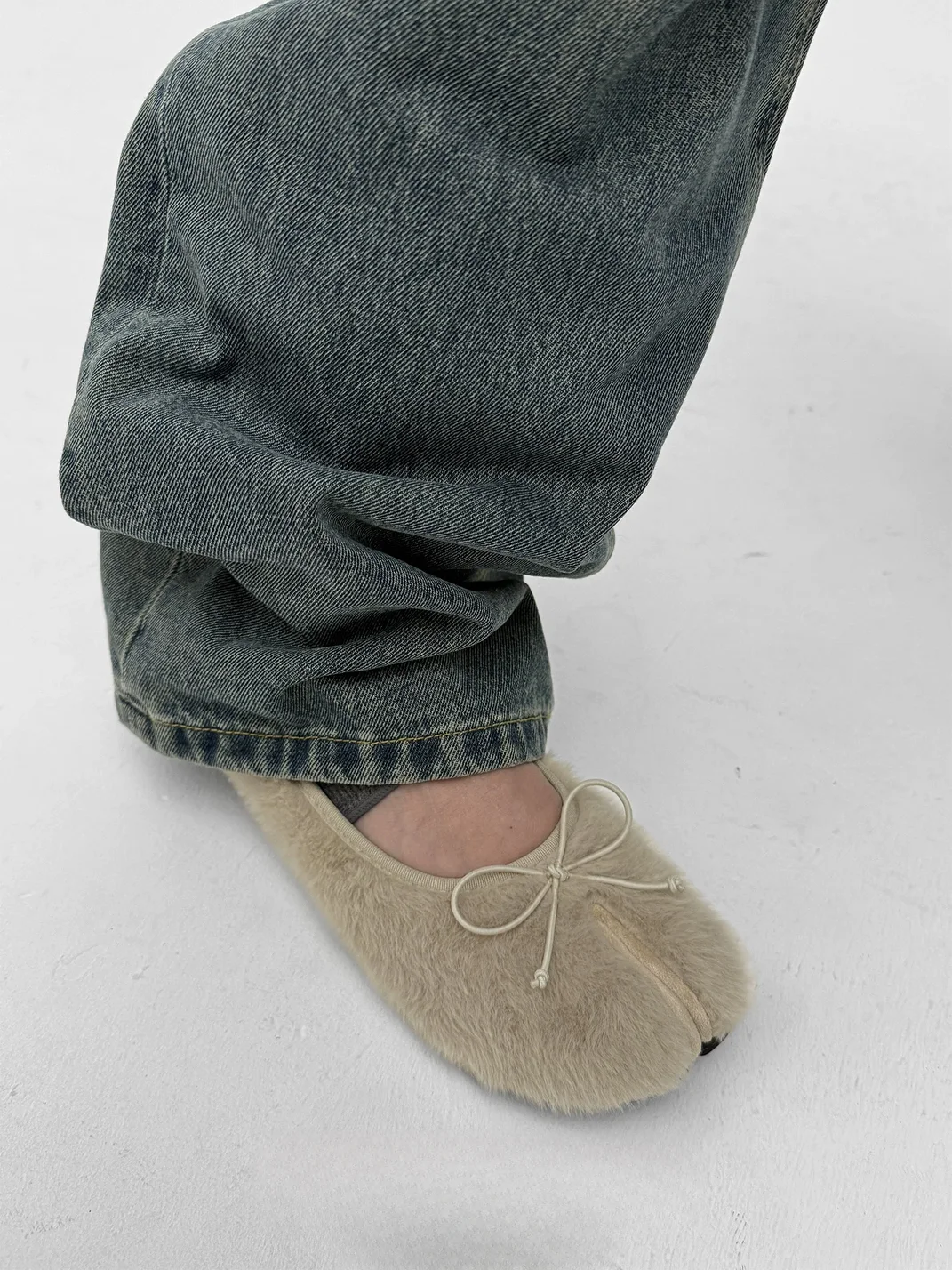 Abstract garden | Split-Toe Plush Flats