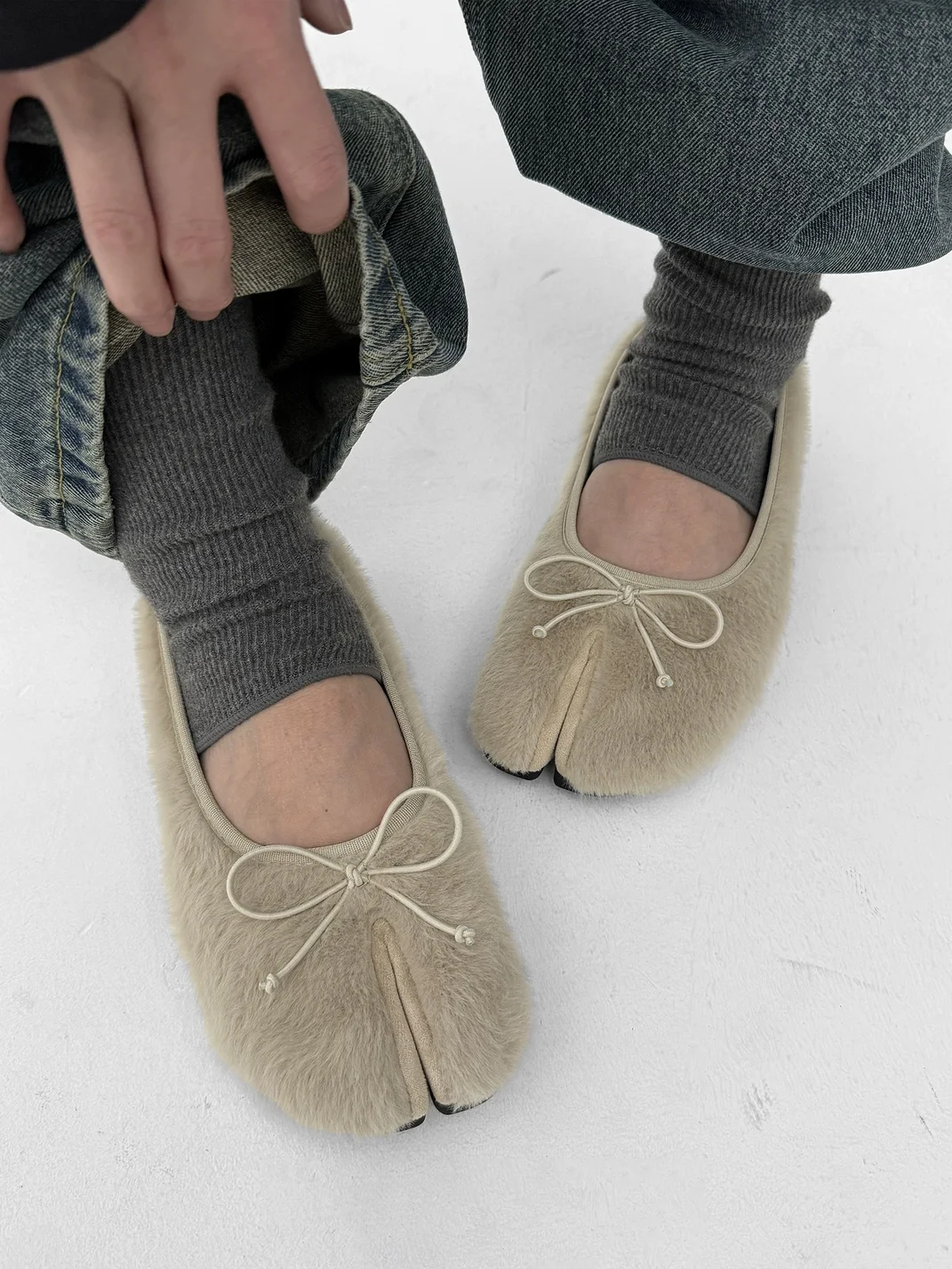 Abstract garden | Split-Toe Plush Flats