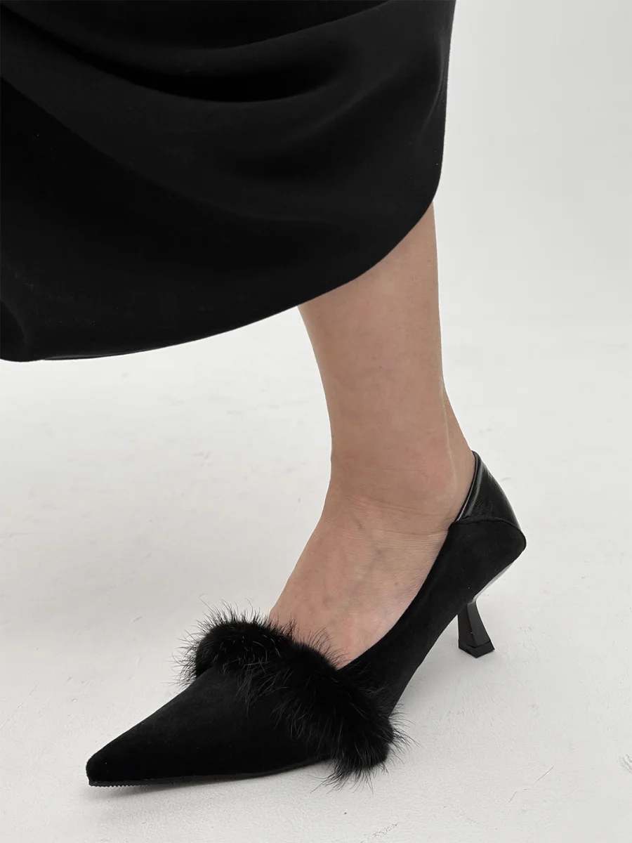 Abstract garden | Pointed-Toe Plush Trim Heels - 4