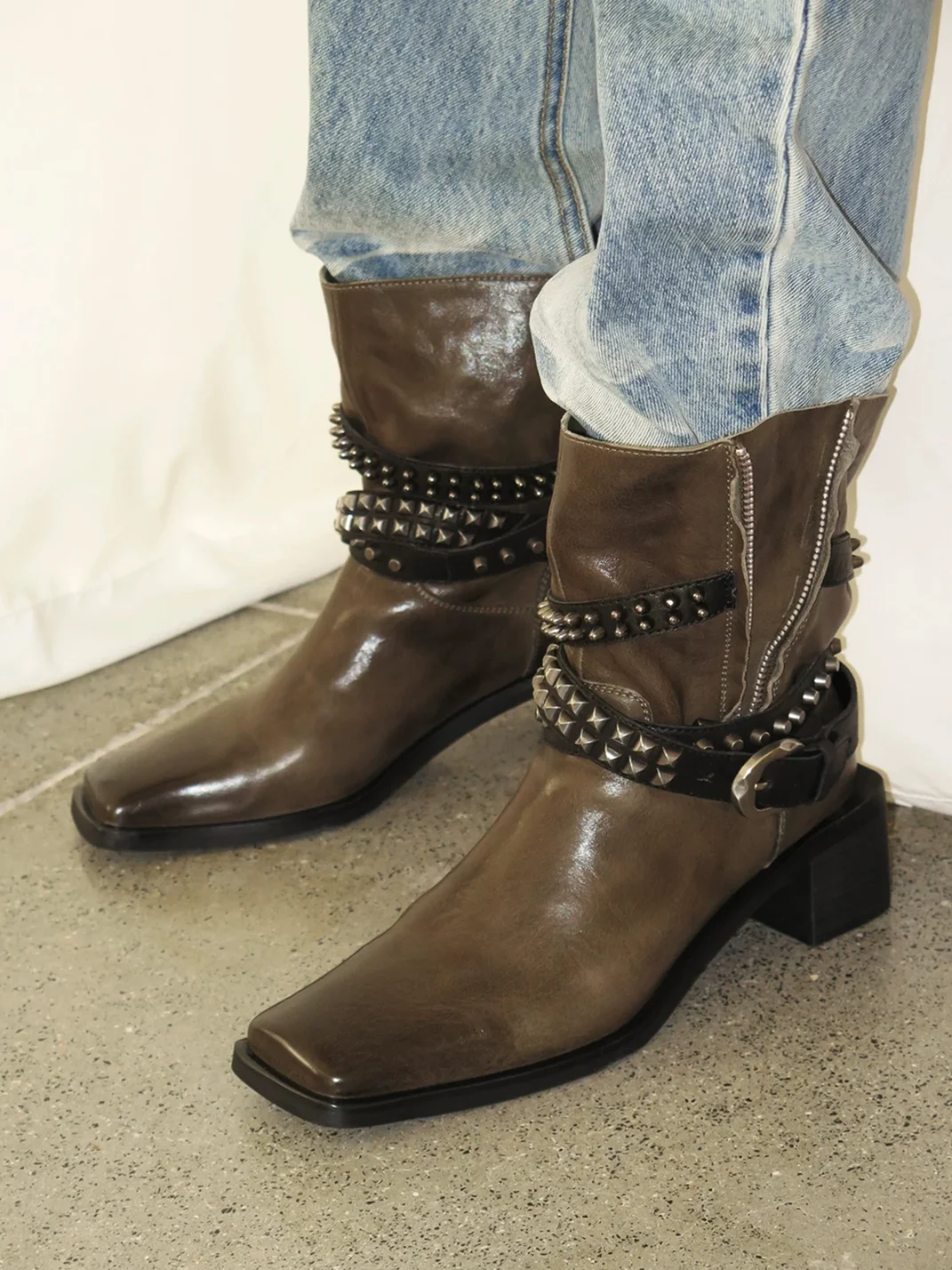 Mooreyu Atelier | Studded Square-Toe Leather Block-Heel Boots