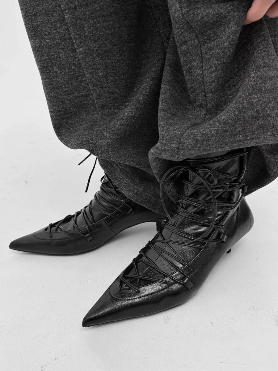 Abstract garden | Pointed-Toe Lace-Up Ankle Boots With Rear Zippers - 4