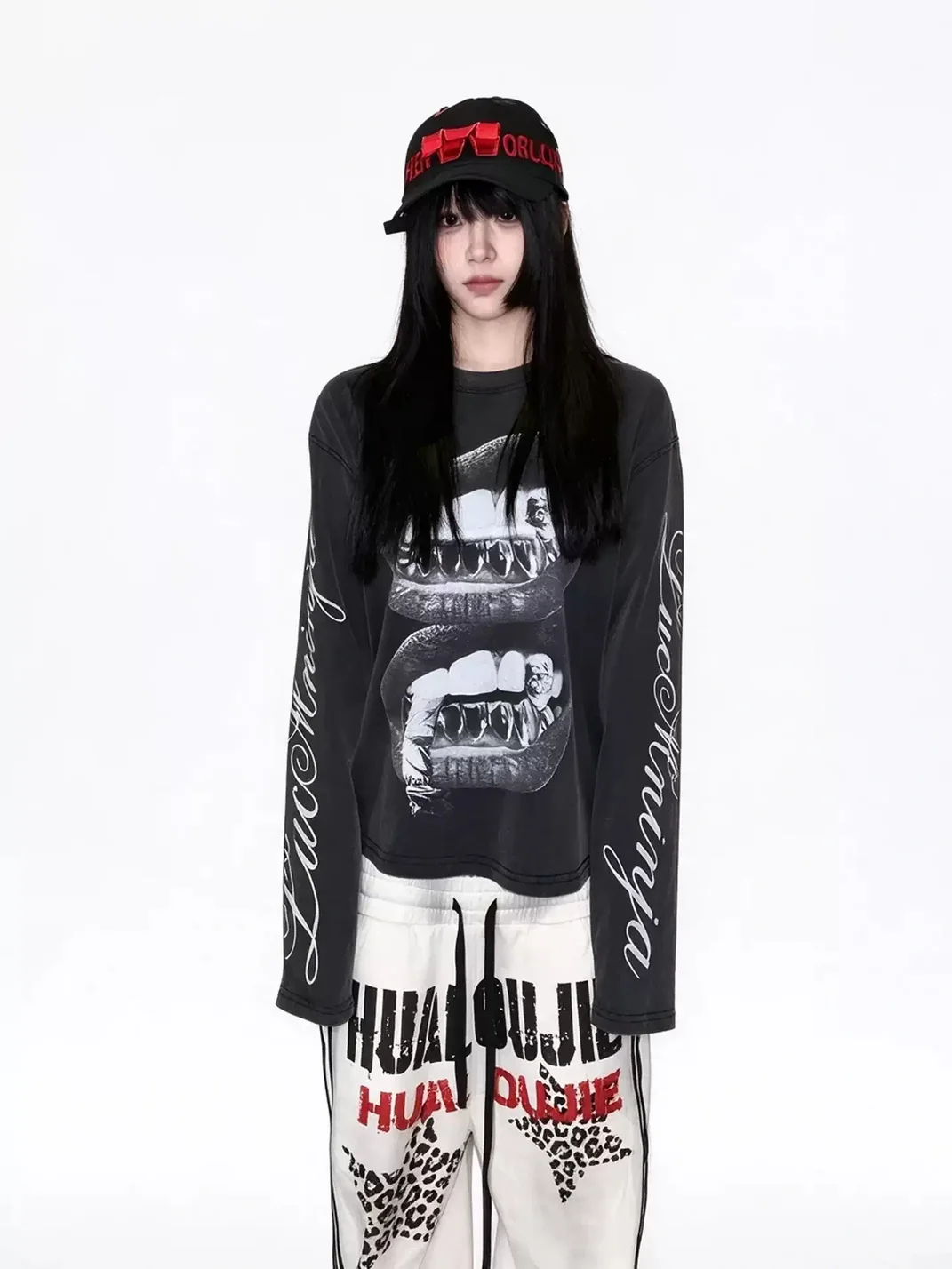 LuuuCam | Distressed Lip Print Long-Sleeve Script T-Shirt