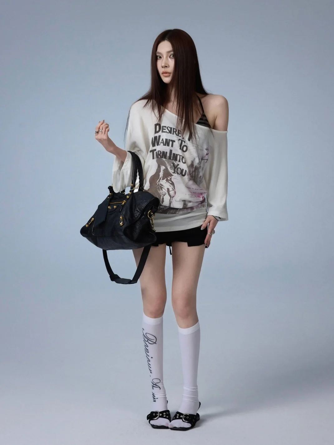 Common in 0120 | Loose Off-Shoulder Graphic Print Batwing T-Shirt