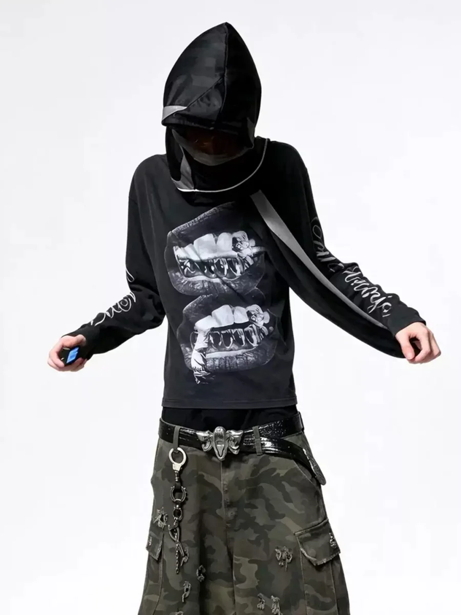 LuuuCam | Distressed Lip Print Long-Sleeve Script T-Shirt - 3