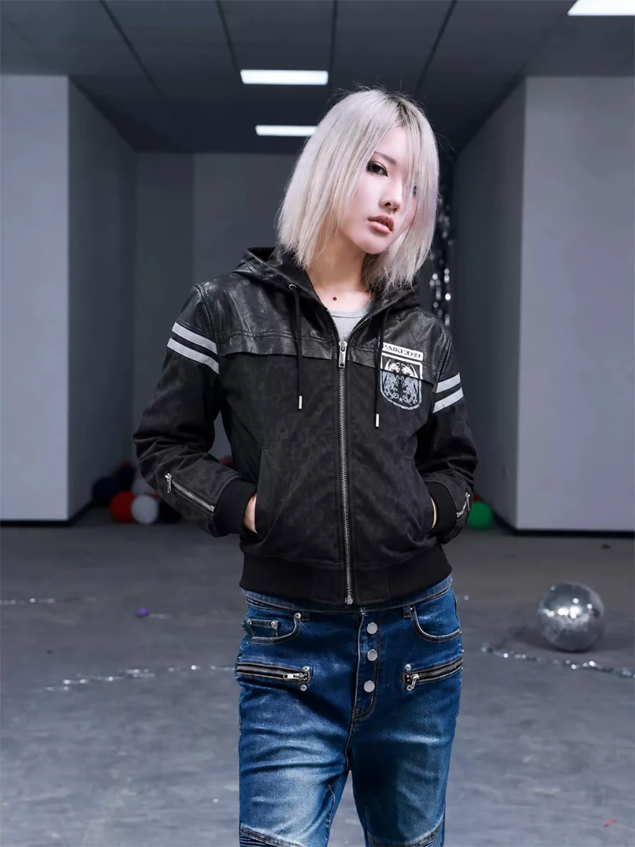 PAIKI | Slim Fit Hooded Panelled Jacket With Reflective Stripes - 3