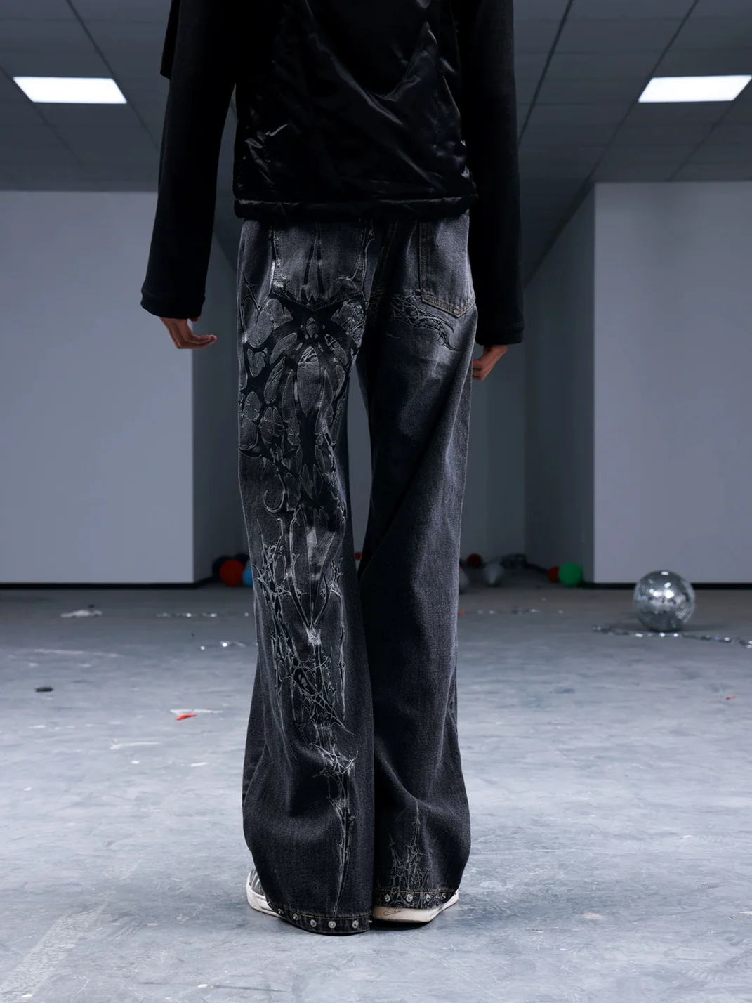 PAIKI | Spiderweb Thorn Studded Washed Straight-Leg Slim-Fit Jeans