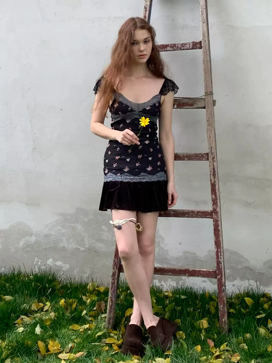 UNIVERSE | Floral Lace Flutter Sleeve Fitted Dress