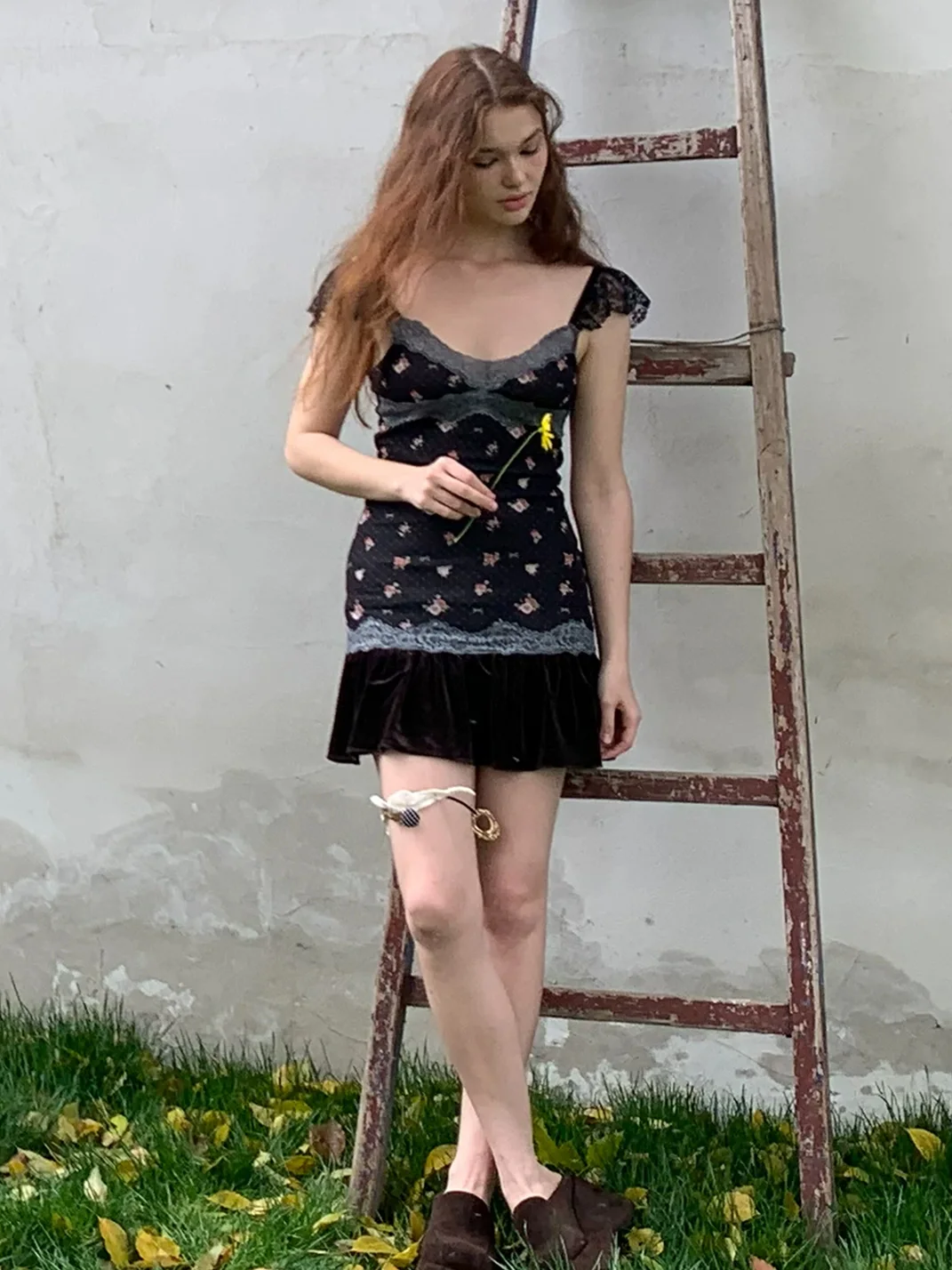 UNIVERSE | Floral Lace Flutter Sleeve Fitted Dress