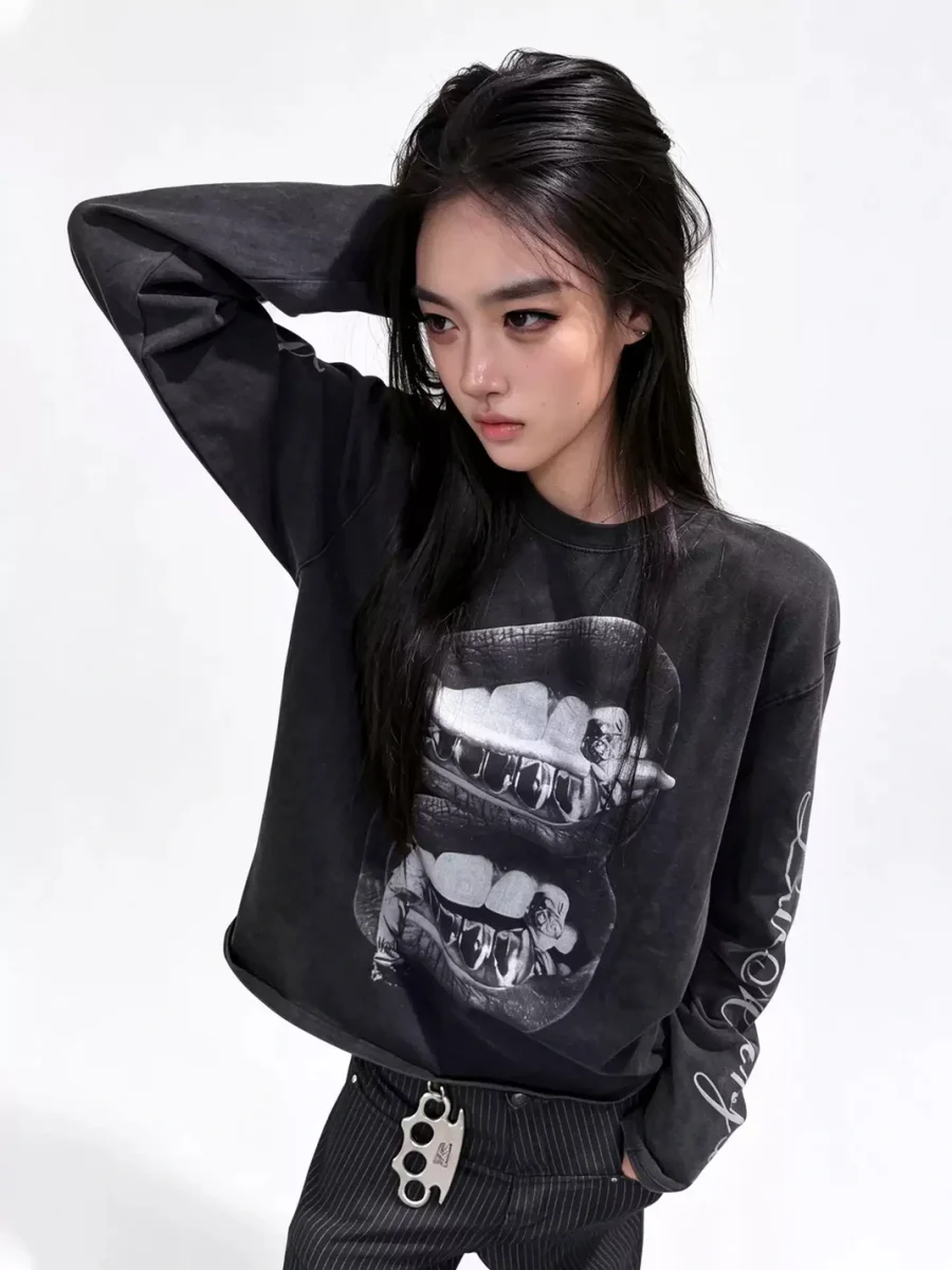LuuuCam | Distressed Lip Print Long-Sleeve Script T-Shirt - 2