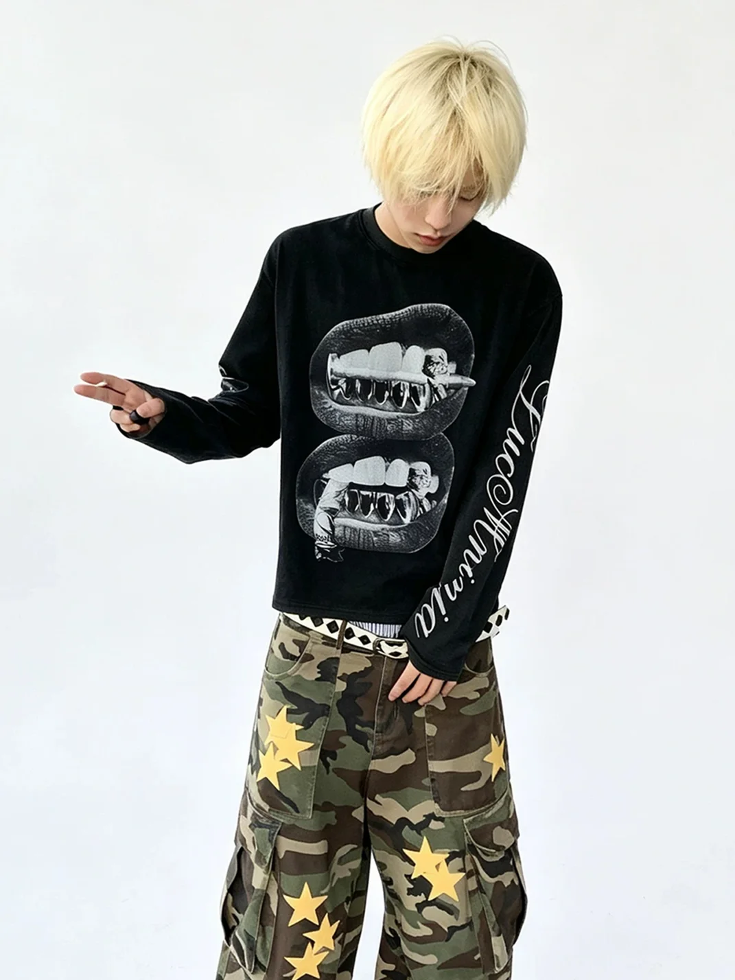 LuuuCam | Distressed Lip Print Long-Sleeve Script T-Shirt