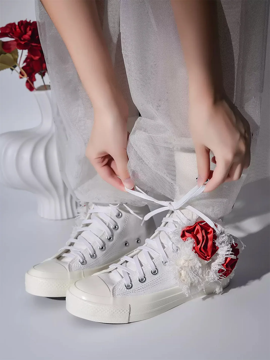 TTSSNXG | Rose High-Top Canvas Sneakers