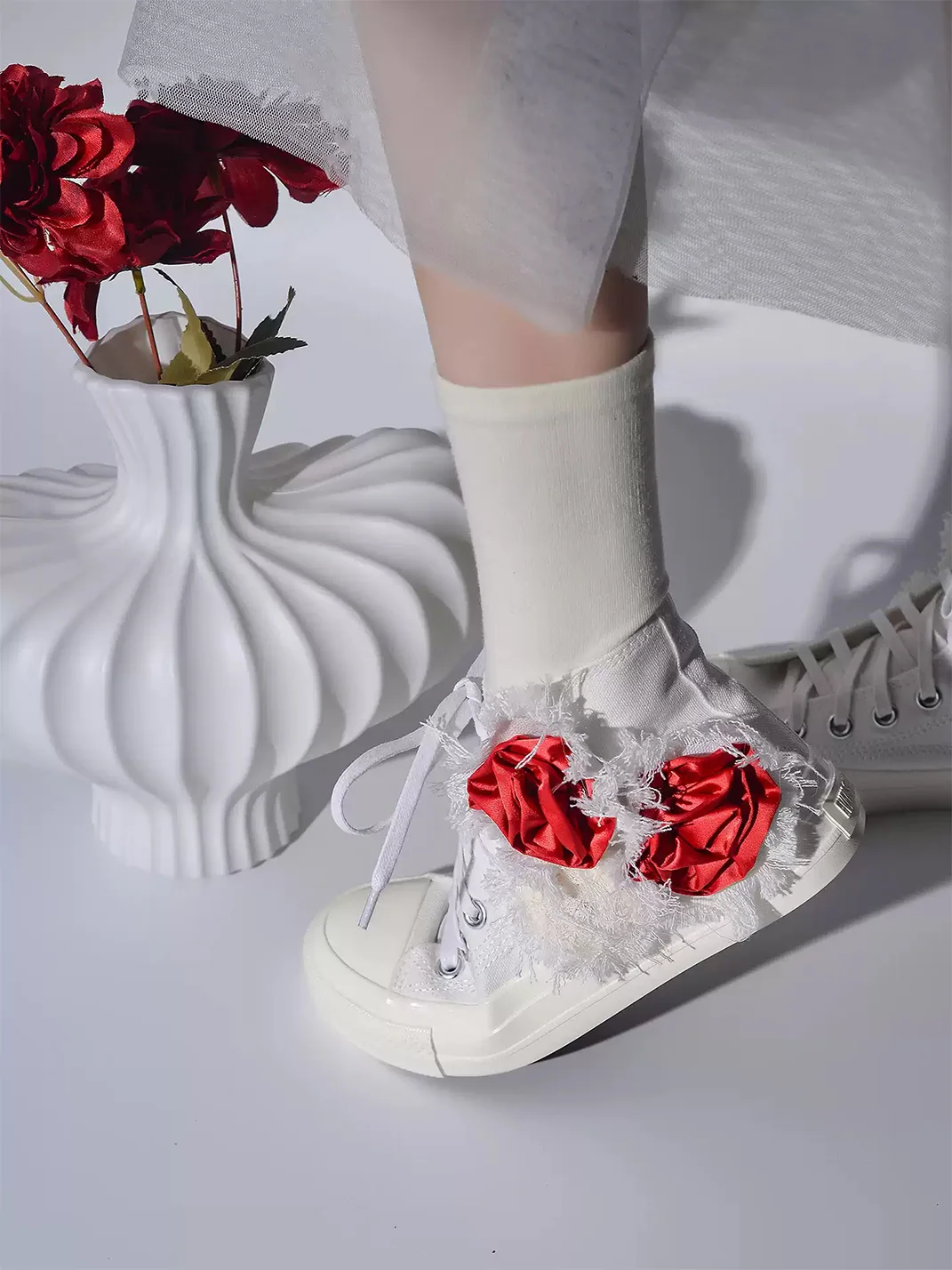 TTSSNXG | Rose High-Top Canvas Sneakers