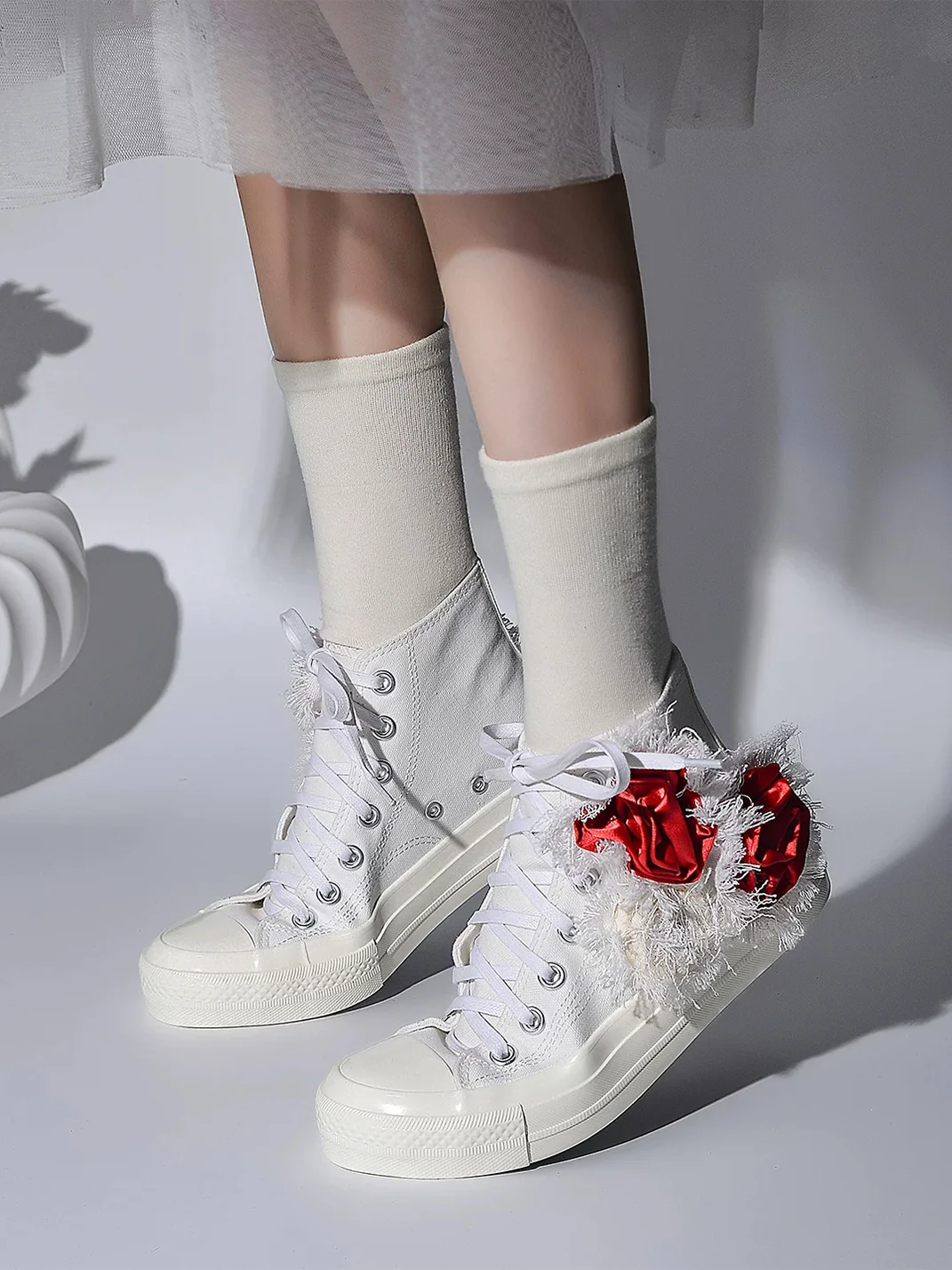TTSSNXG | Rose High-Top Canvas Sneakers