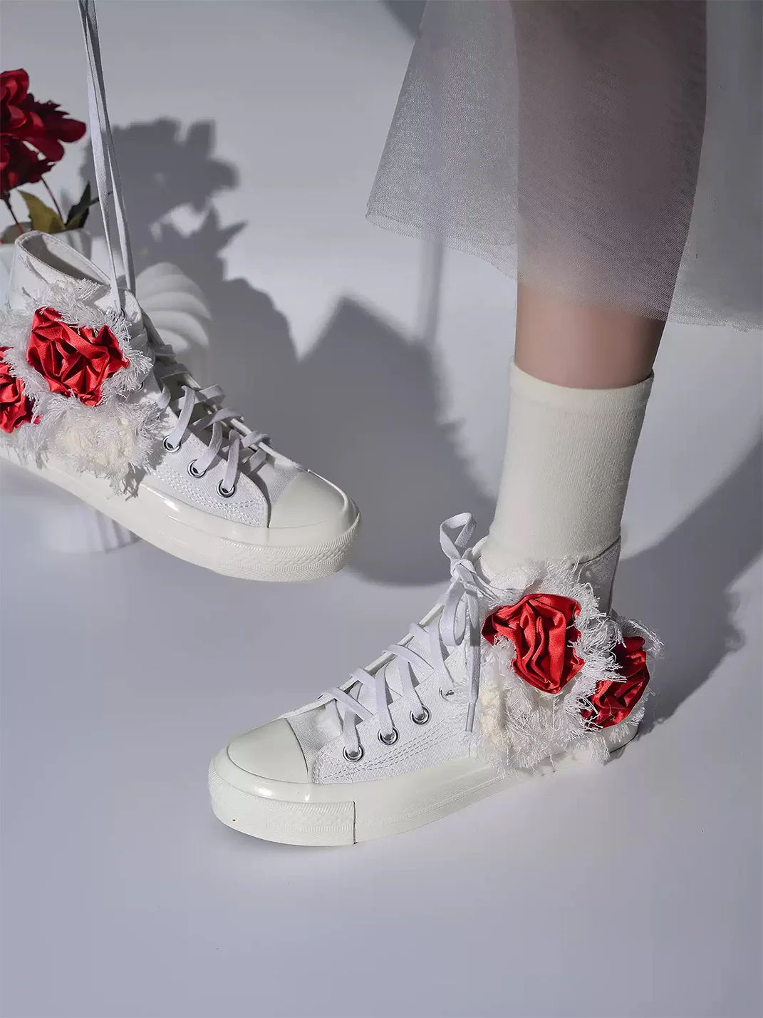 TTSSNXG | Rose High-Top Canvas Sneakers