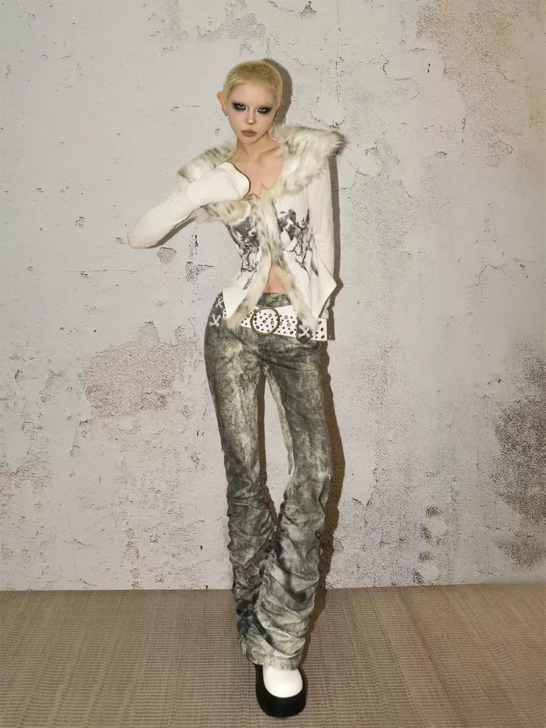 Nico Molly | Fitted Bell-Sleeve Shirt With Detachable Faux Fur Collar