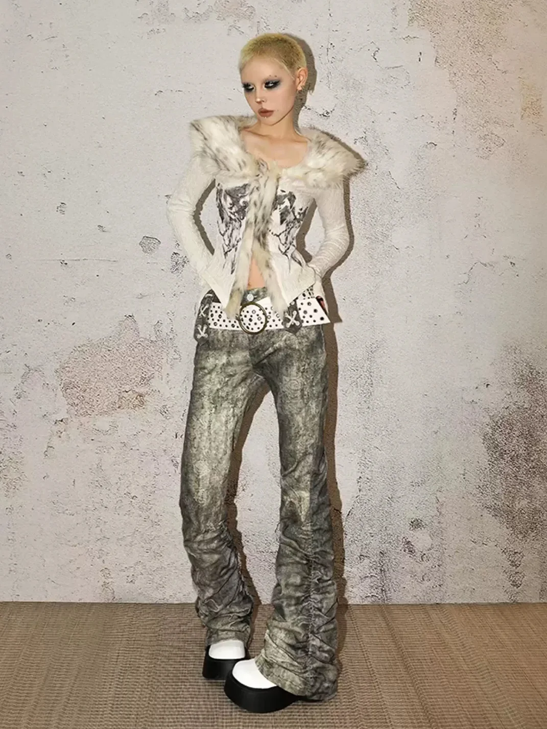 Nico Molly | Fitted Bell-Sleeve Shirt With Detachable Faux Fur Collar