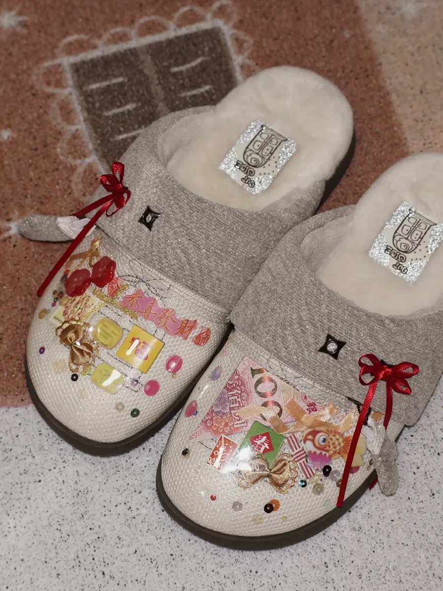 Out side window | DIY Display Compartment Shimmer Plush Slippers - 4
