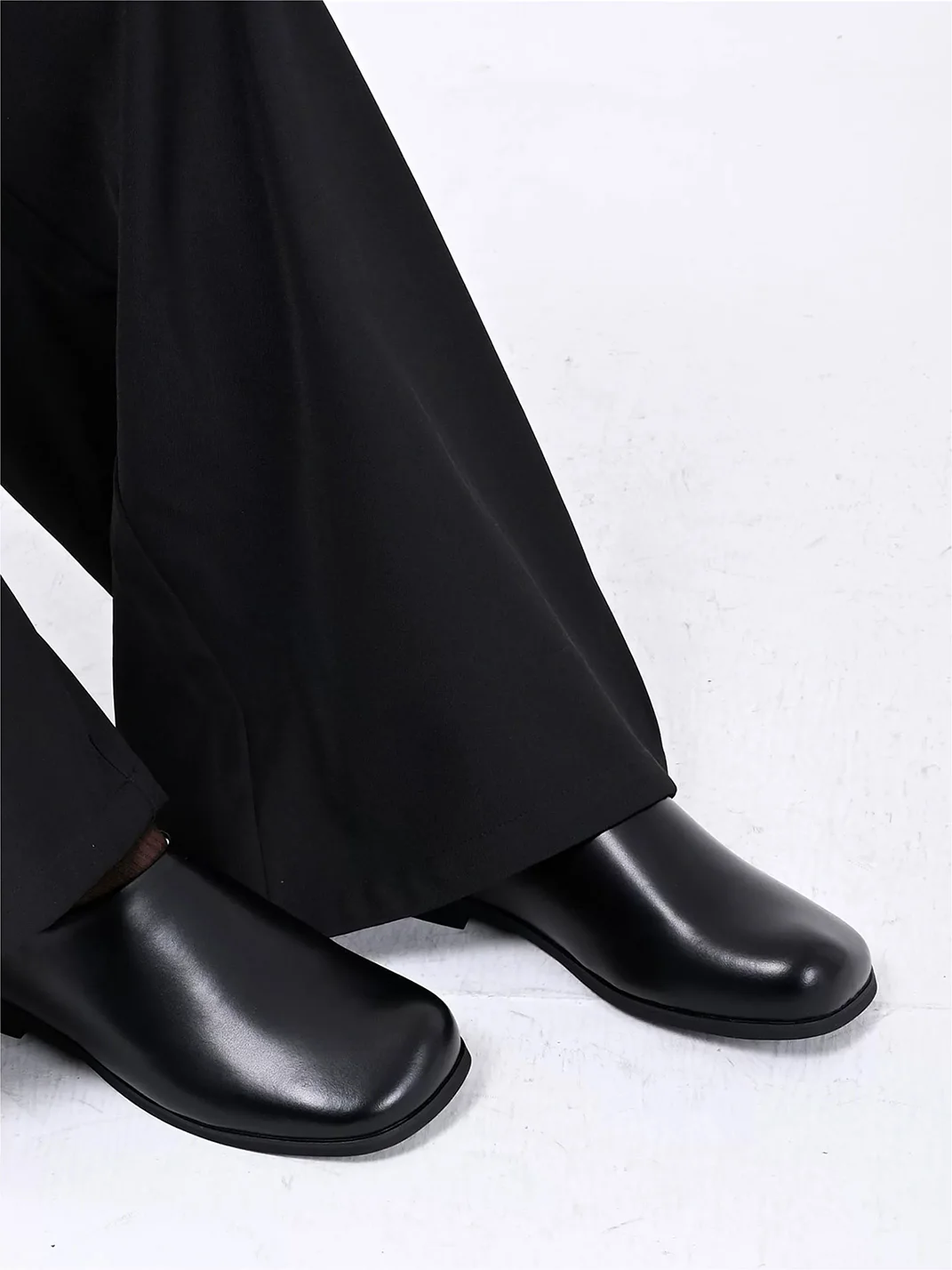 UNZIZHI | Leather Slip-On Loafers With Collapsible Heel