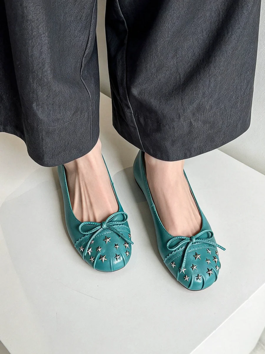 In lucky | Round-Toe Star Stud Bow Ballet Flats - 2