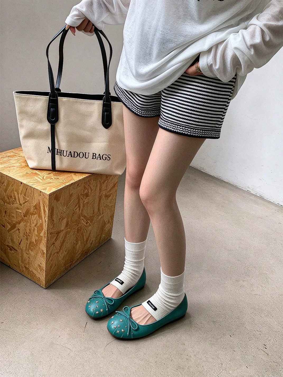 In lucky | Round-Toe Star Stud Bow Ballet Flats