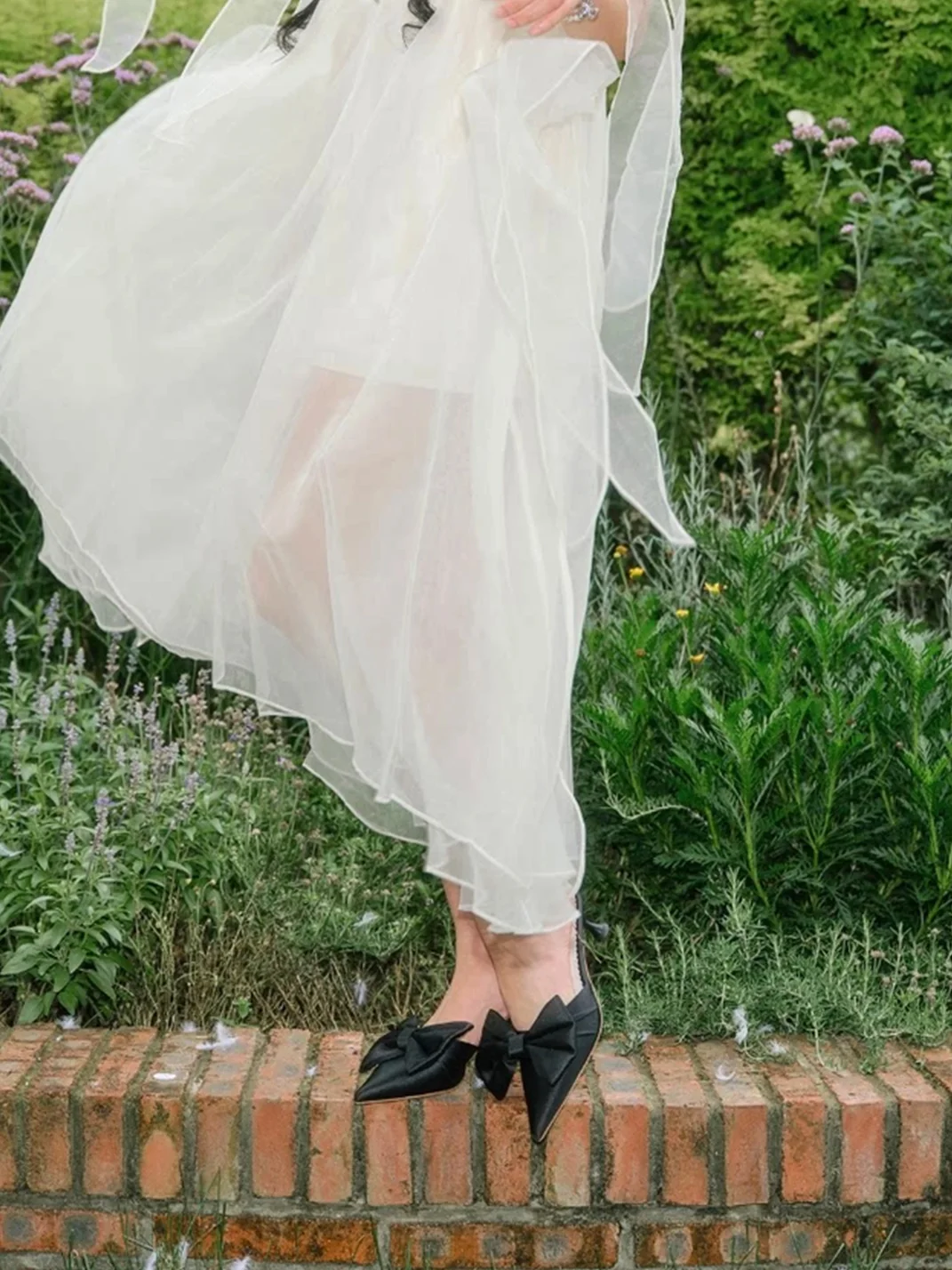 Concept Neun | Pointed Toe Bow Heels